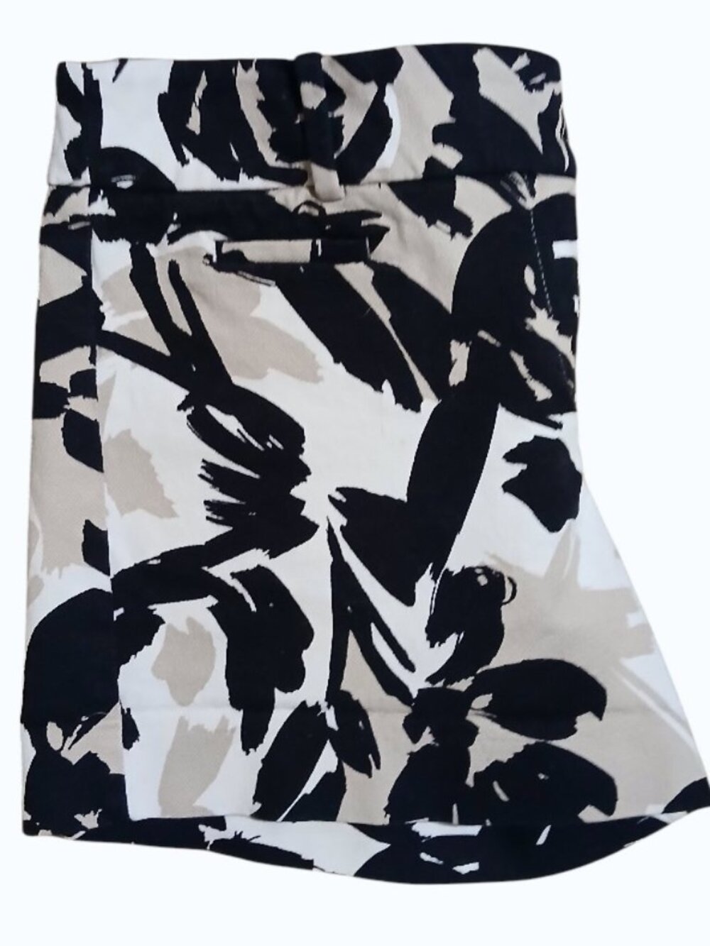 LOFT Black and Tan Print Riviera Shorts - Like New - Picture 3 of 7